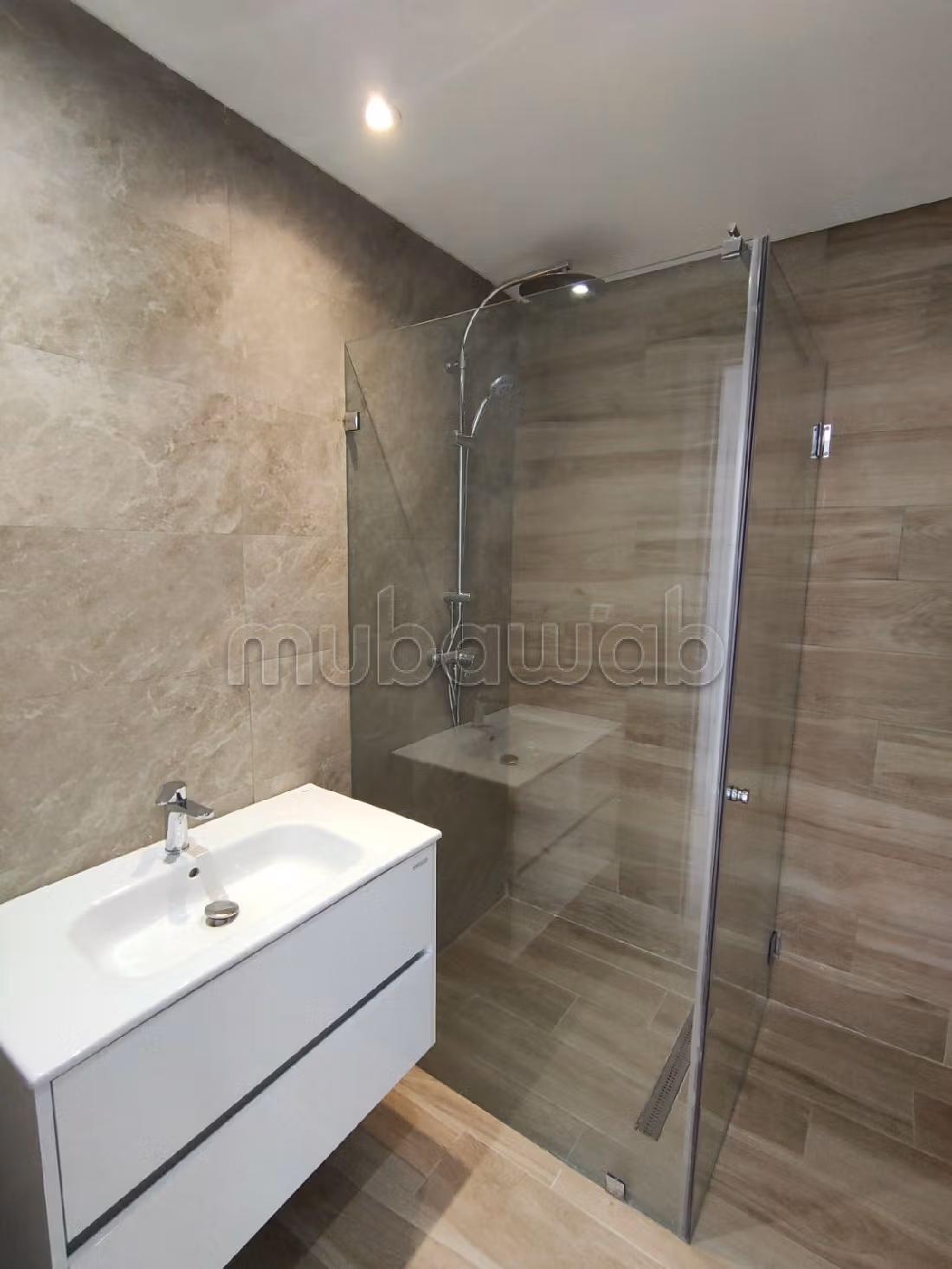Apartment for sale in La Soukra. Area of 120 m². caretaker available, air conditioning system. 