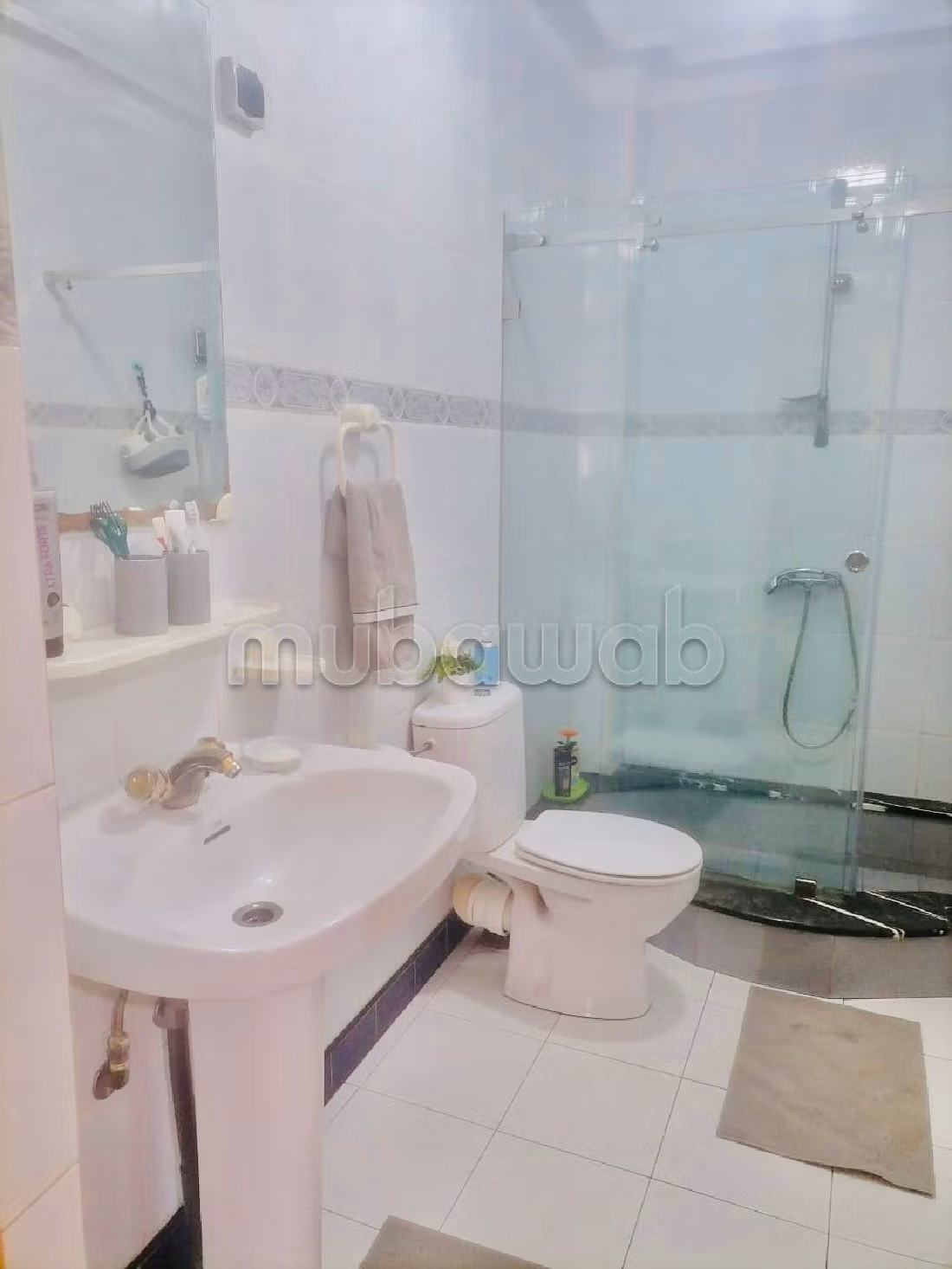 Splendida casa in vendita a Hay Idari. 9 camere da letto. Porta blindata, antenna parabolica.