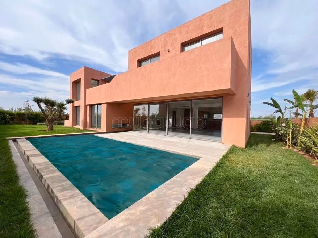 High quality villa for sale in Route de l'Ourika. Small area 400 m². Exceptional mountain view, Soundproofing