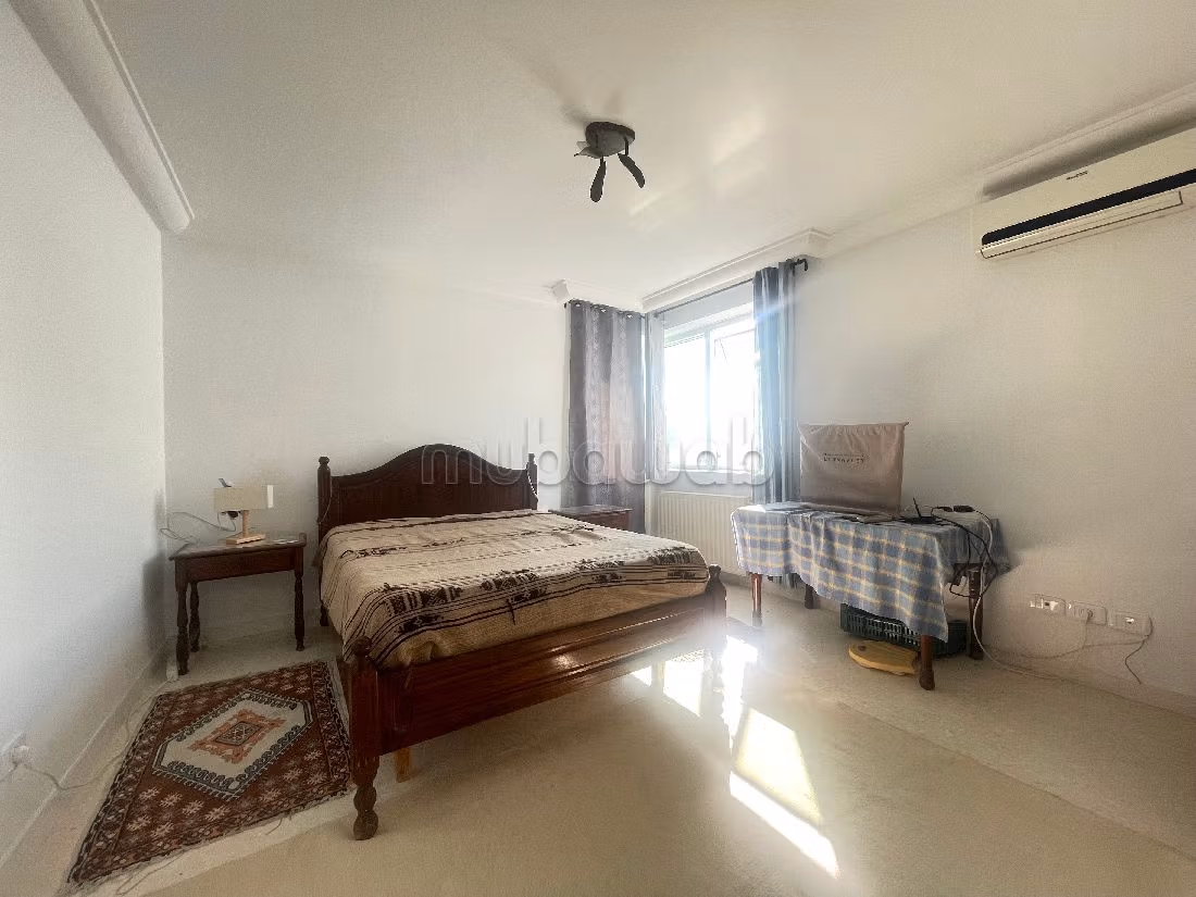 Splendido appartamento da acquistare a Cité Ennasr 2. Superficie di 151 m². Climatizzazione.