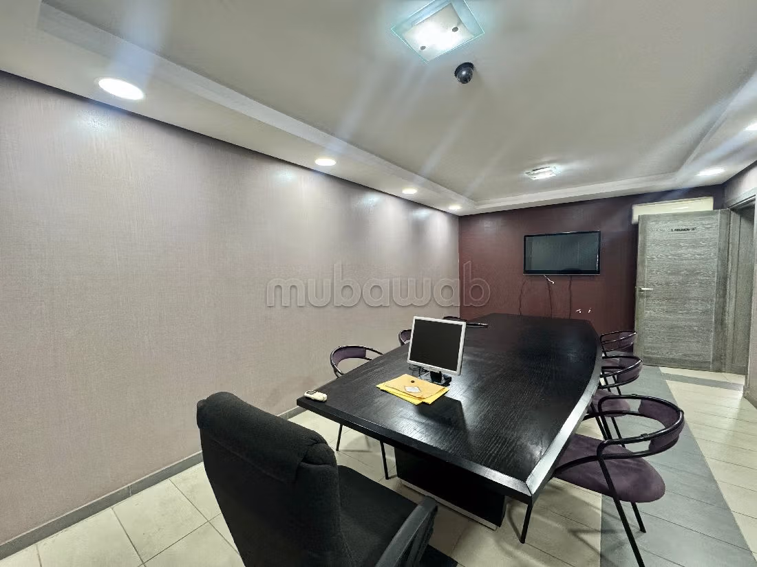 Oficinas en alquiler en Racine. Area 550 m². Doble acristalamiento, aire condicionado central.
