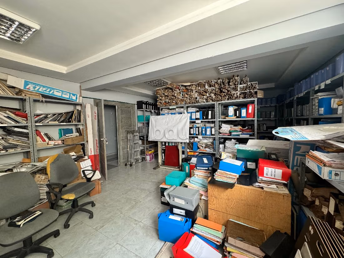 Oficinas en alquiler en Racine. Area 550 m². Doble acristalamiento, aire condicionado central.
