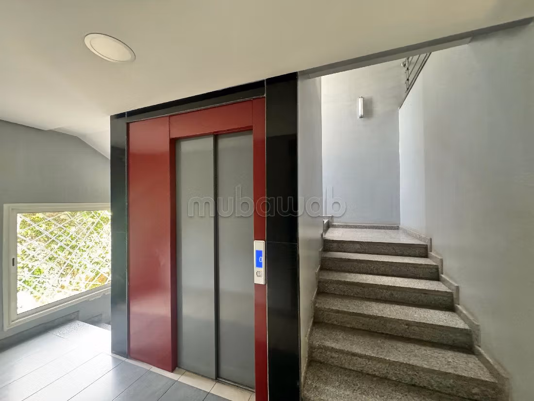 Oficinas en alquiler en Racine. Area 550 m². Doble acristalamiento, aire condicionado central.