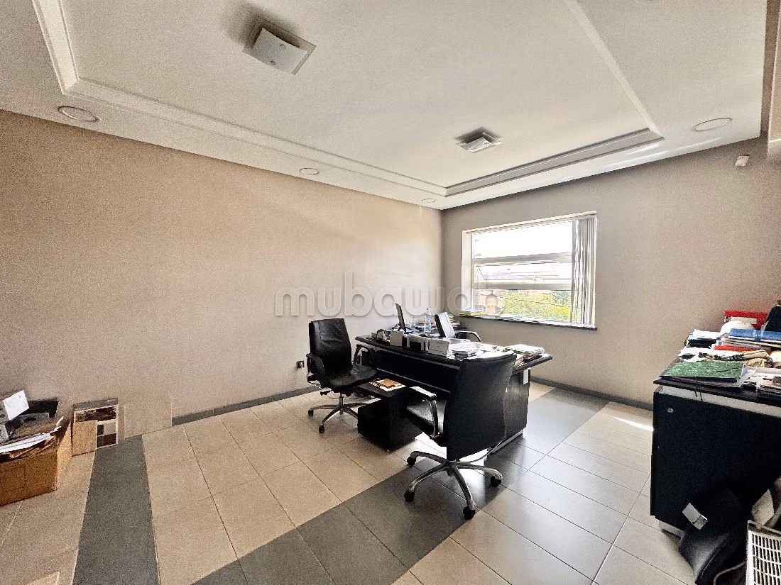 Oficinas en alquiler en Racine. Area 550 m². Doble acristalamiento, aire condicionado central.