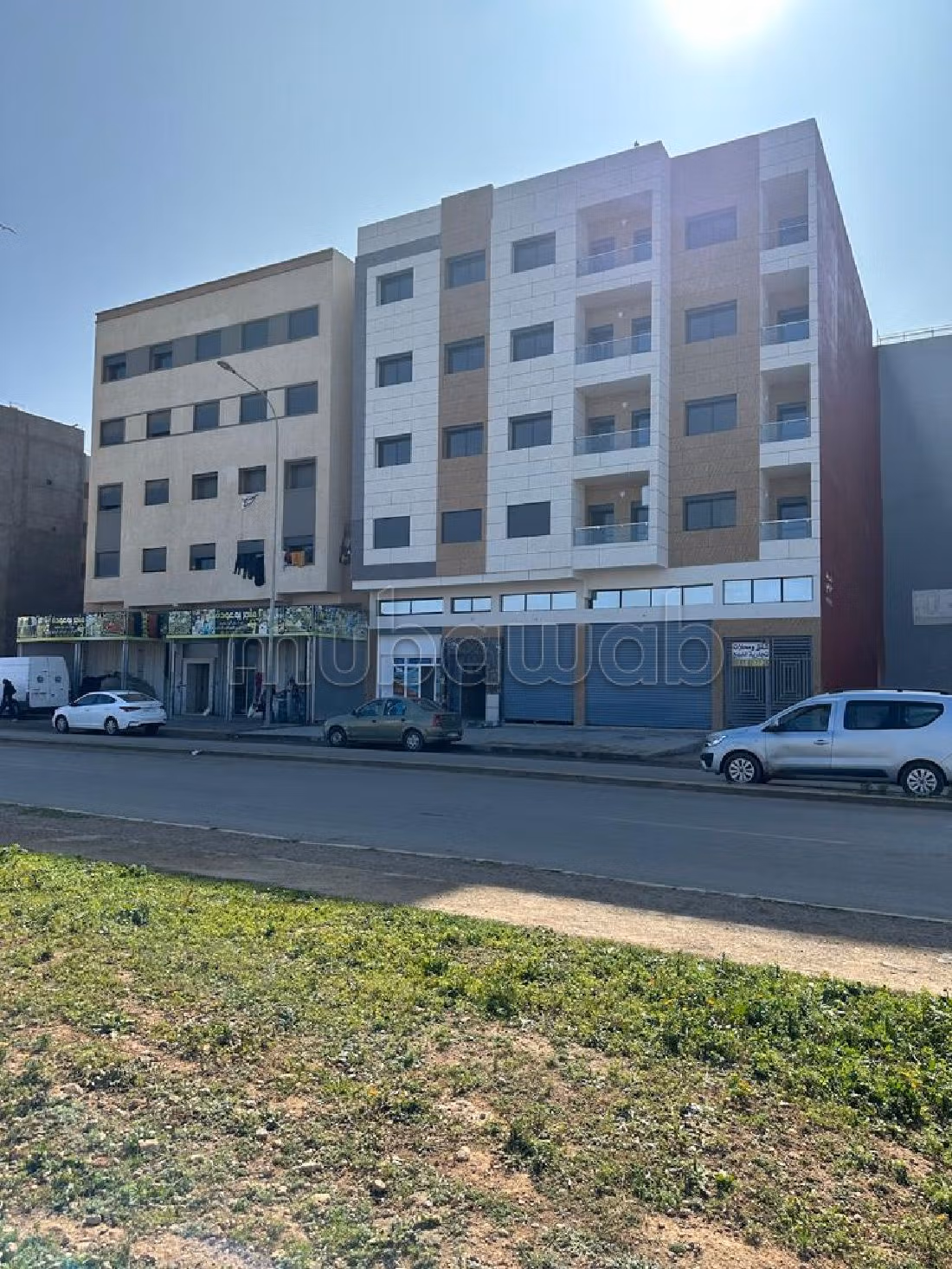 مكاتب ومحلات للبيع ب النجد. المساحة الإجمالية 240 م². 