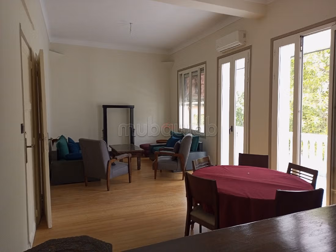 Offices & shops to rent in Sidi Belyout. Dimension 555 m². Private car park