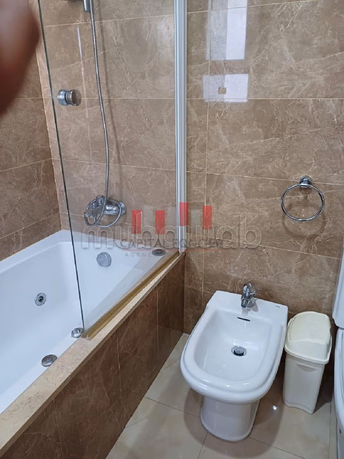 Se alquila este piso en Gauthier. 1 bonita habitación. Con muebles