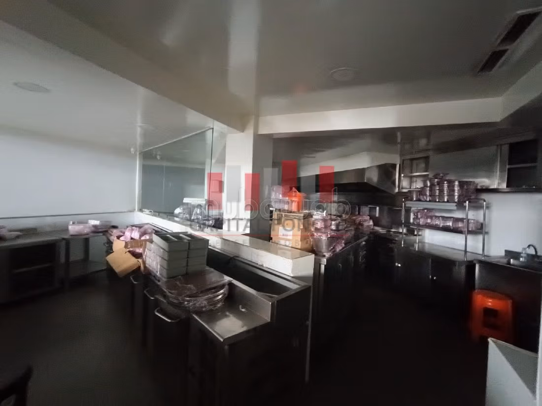 Oficinas y locales comerciales en alquiler en Racine. Área total 419 m²