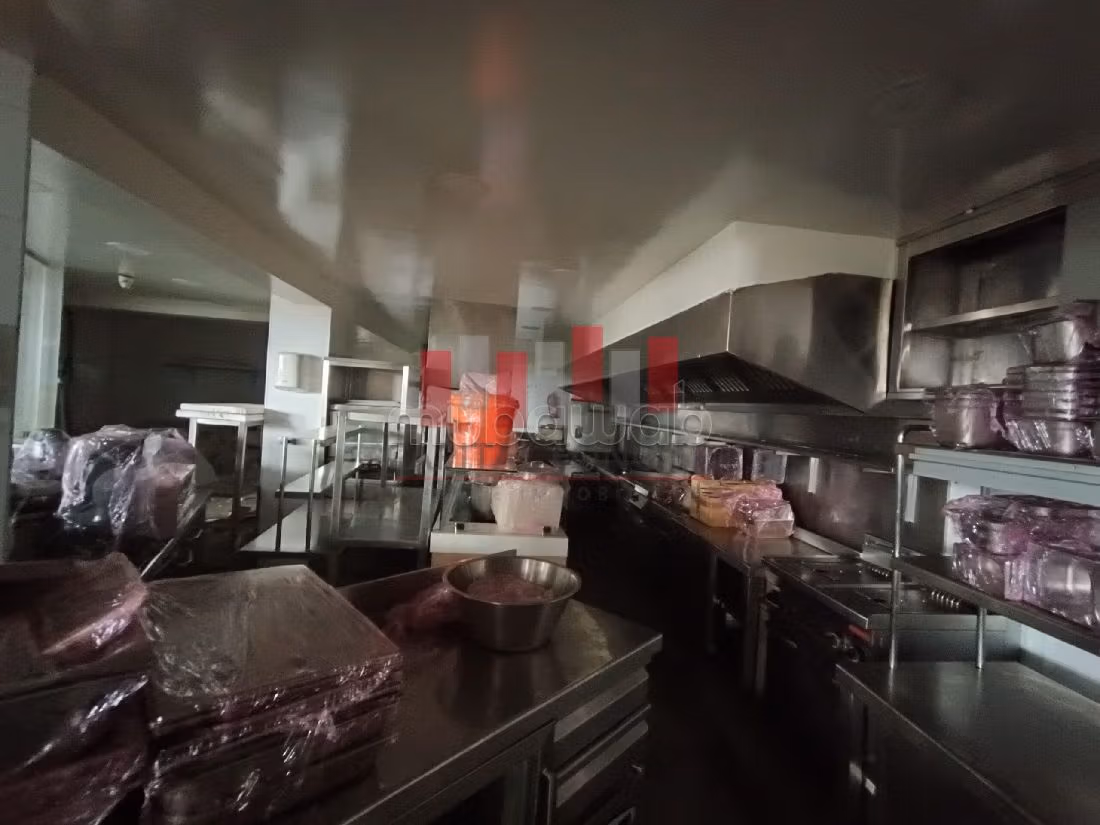 Oficinas y locales comerciales en alquiler en Racine. Área total 419 m²