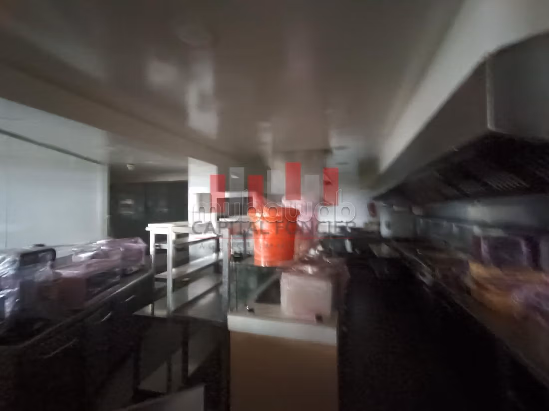 Oficinas y locales comerciales en alquiler en Racine. Área total 419 m²