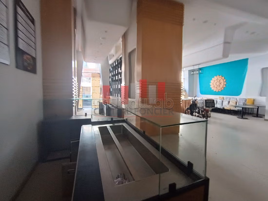 Oficinas y locales comerciales en alquiler en Racine. Área total 419 m²