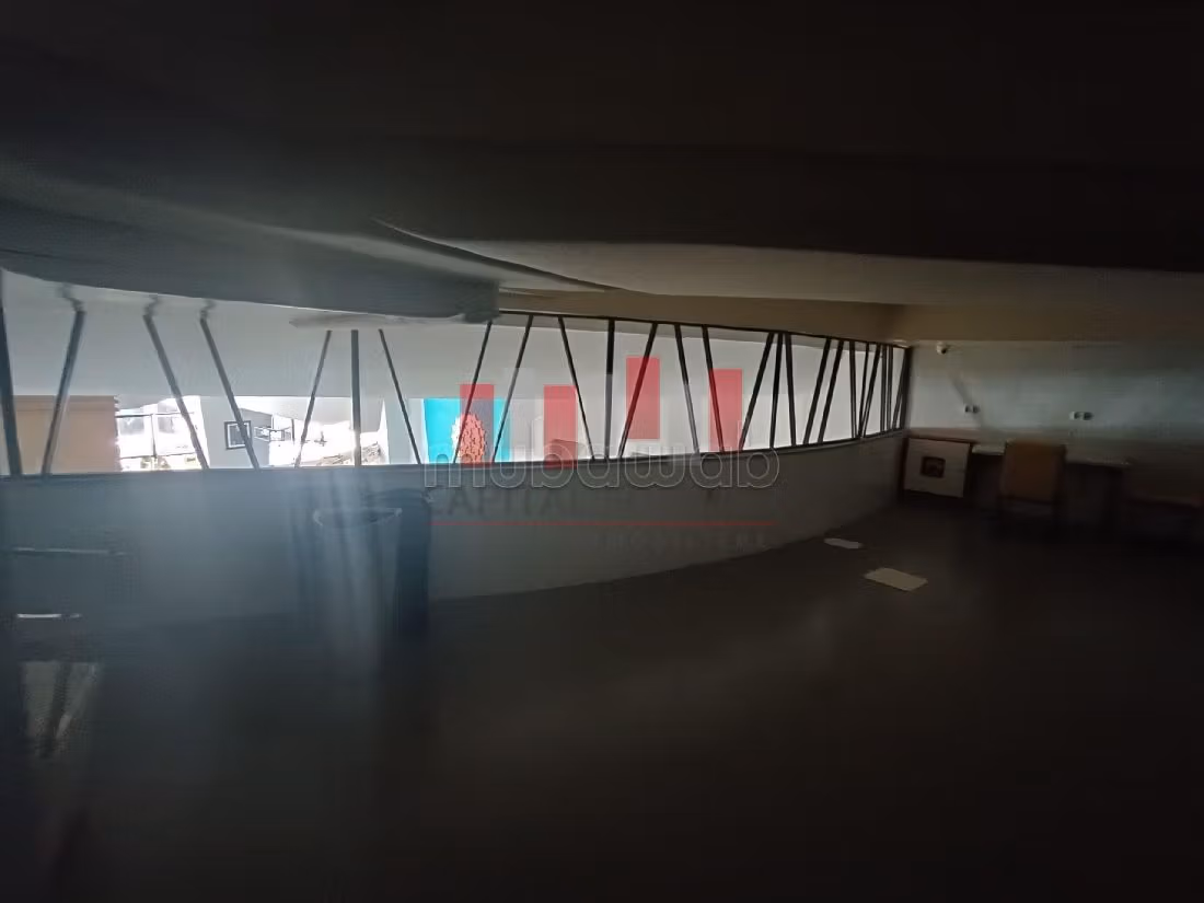 Oficinas y locales comerciales en alquiler en Racine. Área total 419 m²