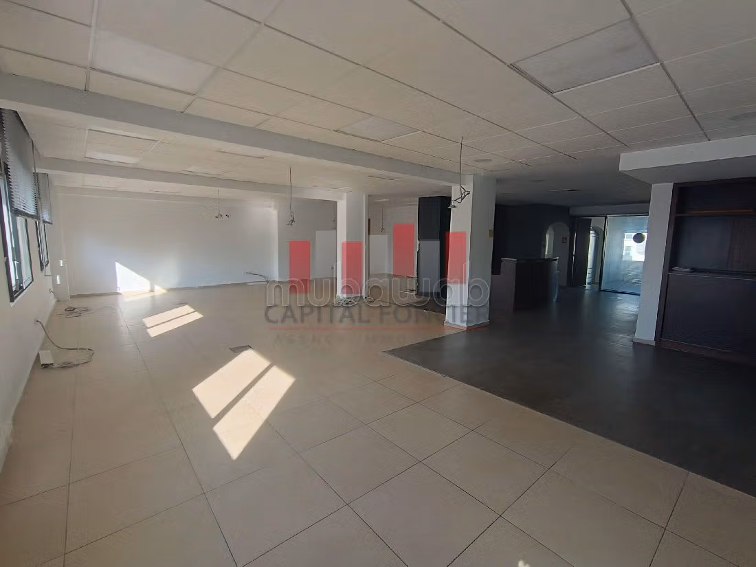 Oficinas en alquiler en Racine. Pequeña superficie 350 m². Sótano