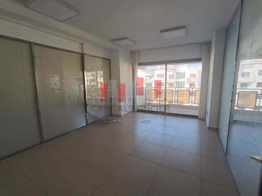 Oficinas en alquiler en Racine. Pequeña superficie 350 m². Sótano