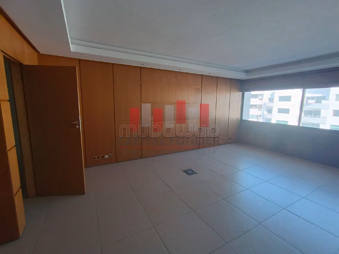 Oficinas en alquiler en Racine. Pequeña superficie 350 m². Sótano