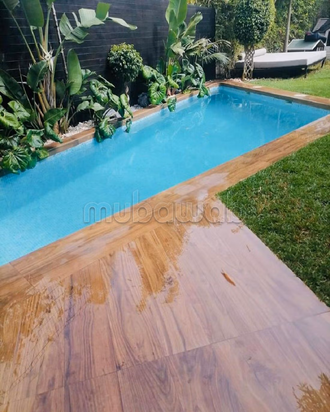 suntuosa casa en venta. Area 300 m². Jardín privado, trastero. 