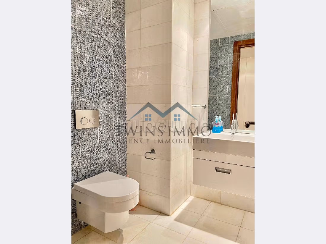 Beautiful house for rent in Les Berges Du Lac 2. Large area 240 m². Reinforced door and central heating
