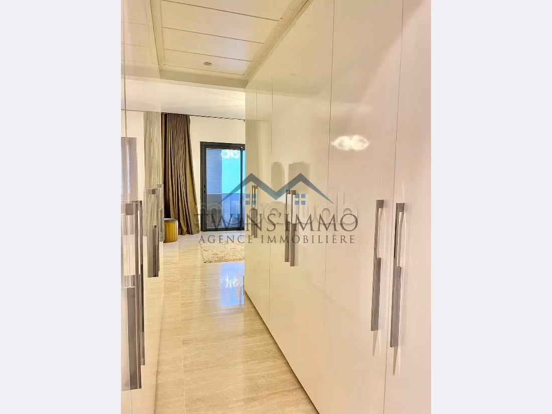 Beautiful house for rent in Les Berges Du Lac 2. Large area 240 m². Reinforced door and central heating