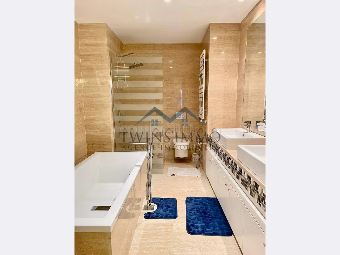 Beautiful house for rent in Les Berges Du Lac 2. Large area 240 m². Reinforced door and central heating