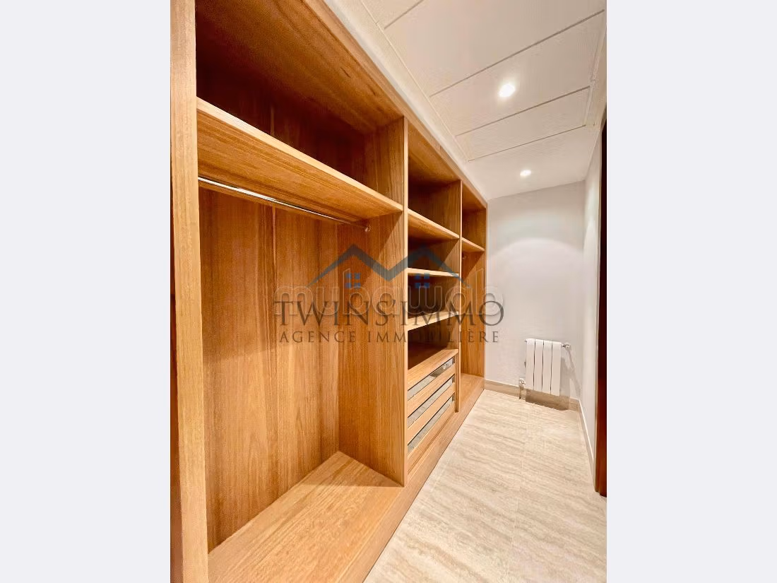 Beautiful house for rent in Les Berges Du Lac 2. Large area 240 m². Reinforced door and central heating