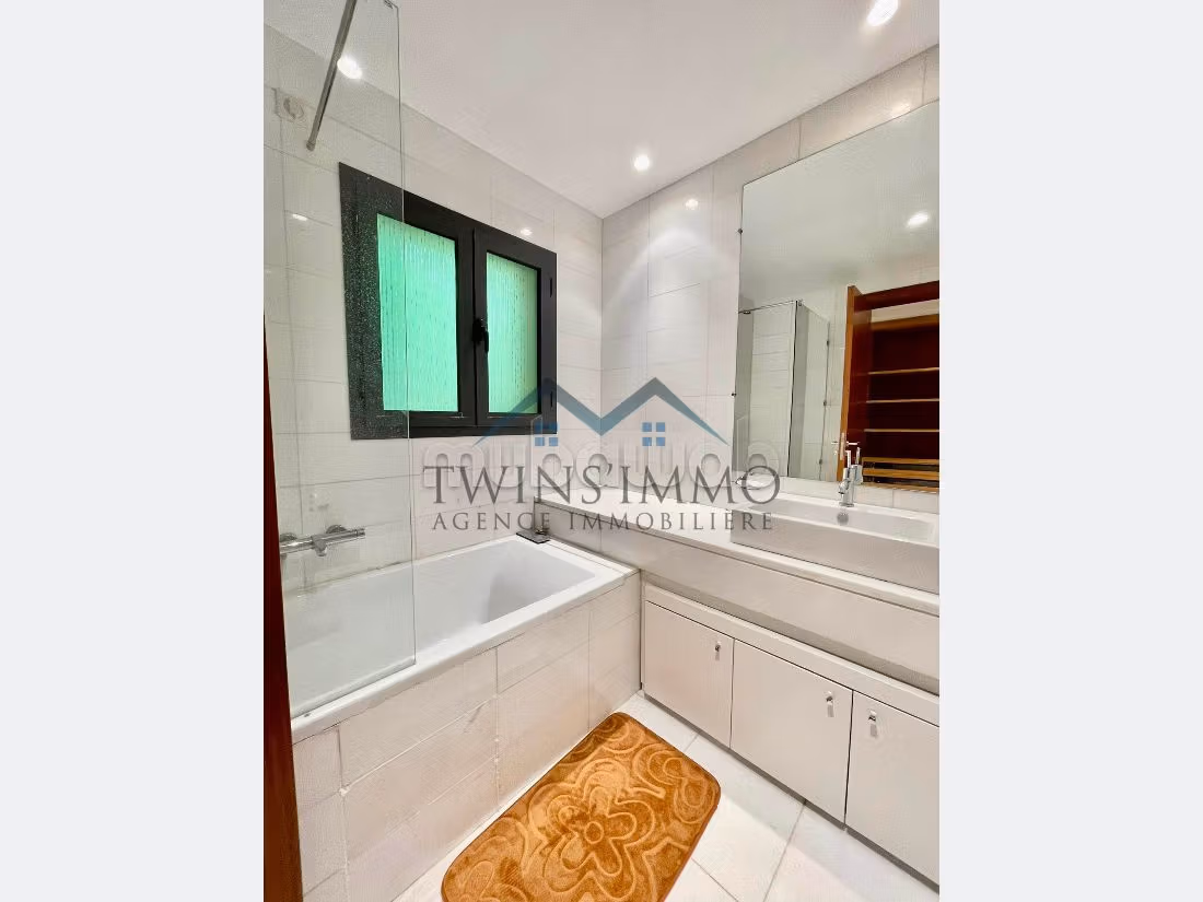 Beautiful house for rent in Les Berges Du Lac 2. Large area 240 m². Reinforced door and central heating