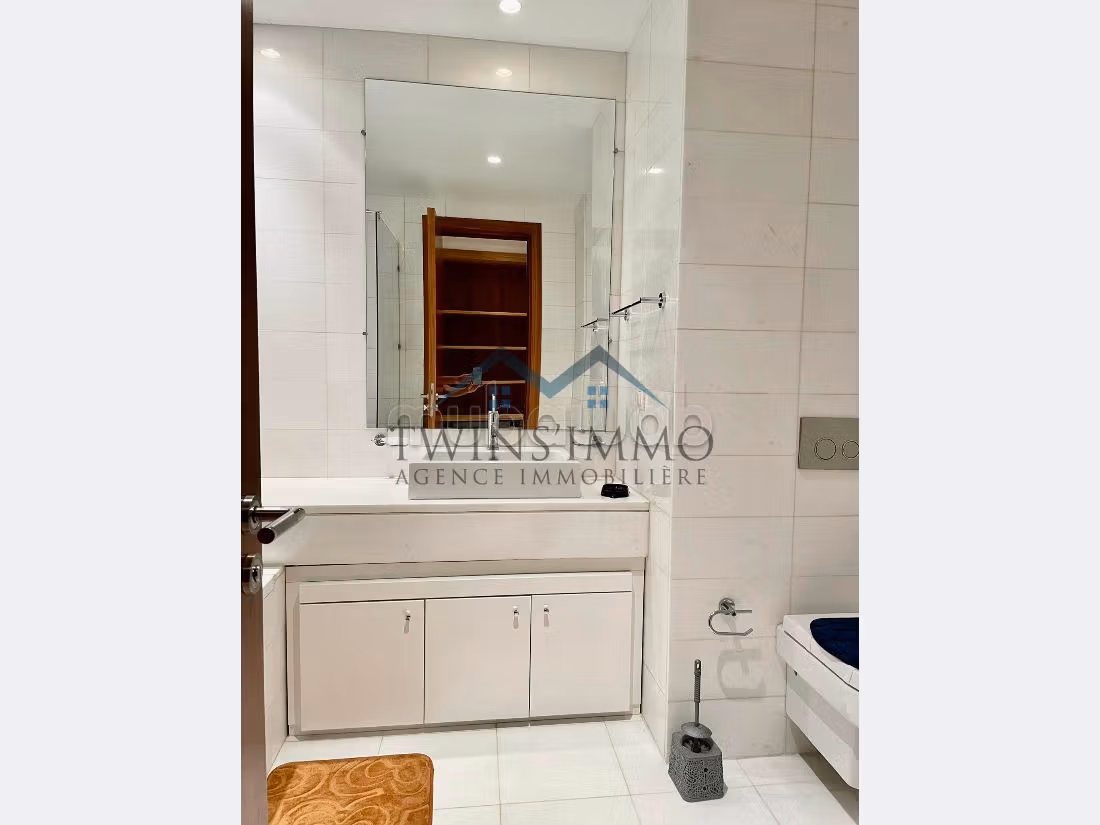 Beautiful house for rent in Les Berges Du Lac 2. Large area 240 m². Reinforced door and central heating