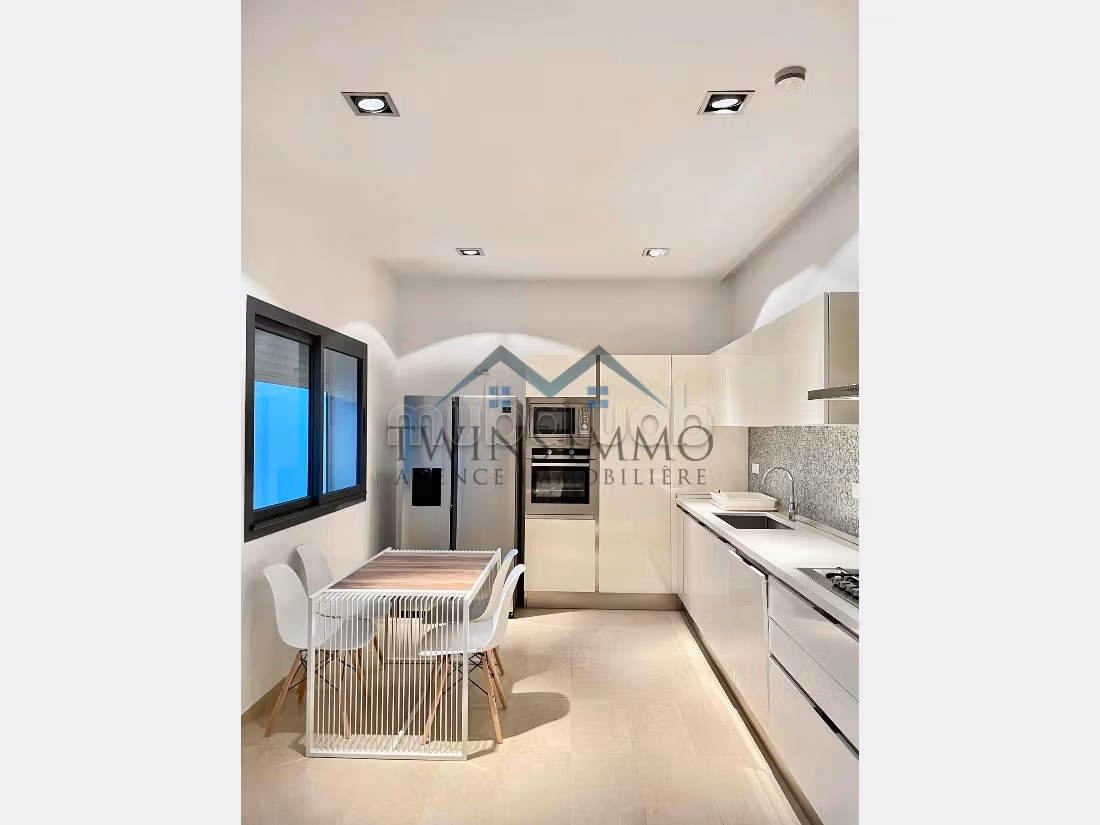 Beautiful house for rent in Les Berges Du Lac 2. Large area 240 m². Reinforced door and central heating