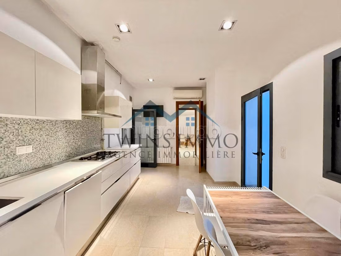 Beautiful house for rent in Les Berges Du Lac 2. Large area 240 m². Reinforced door and central heating