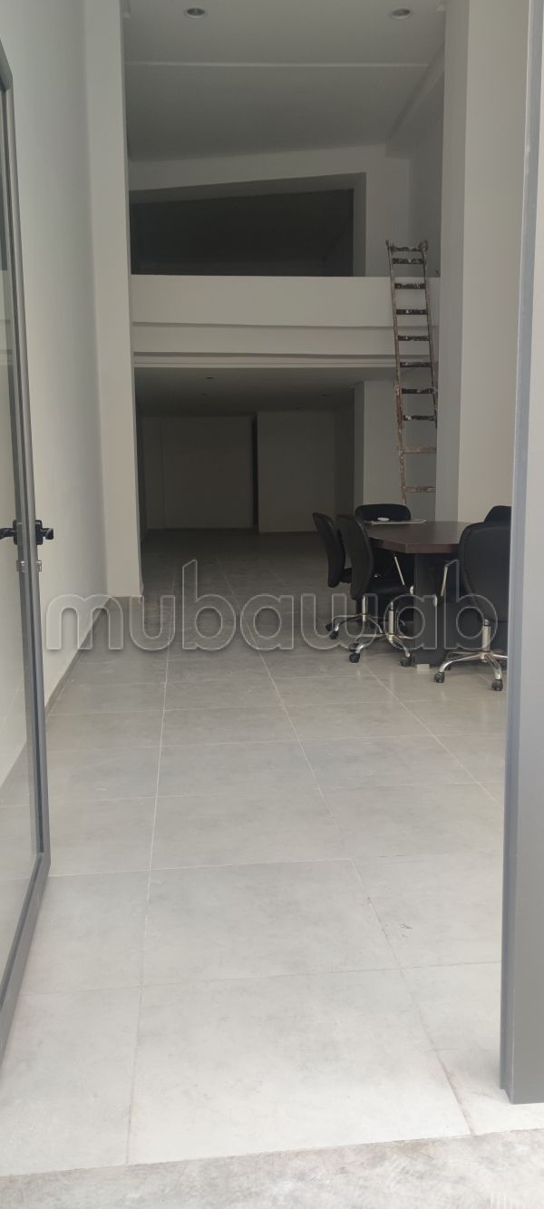 مكاتب ومحلات للكراء بالمعاريف امتداد. المساحة الكلية 68 م². 