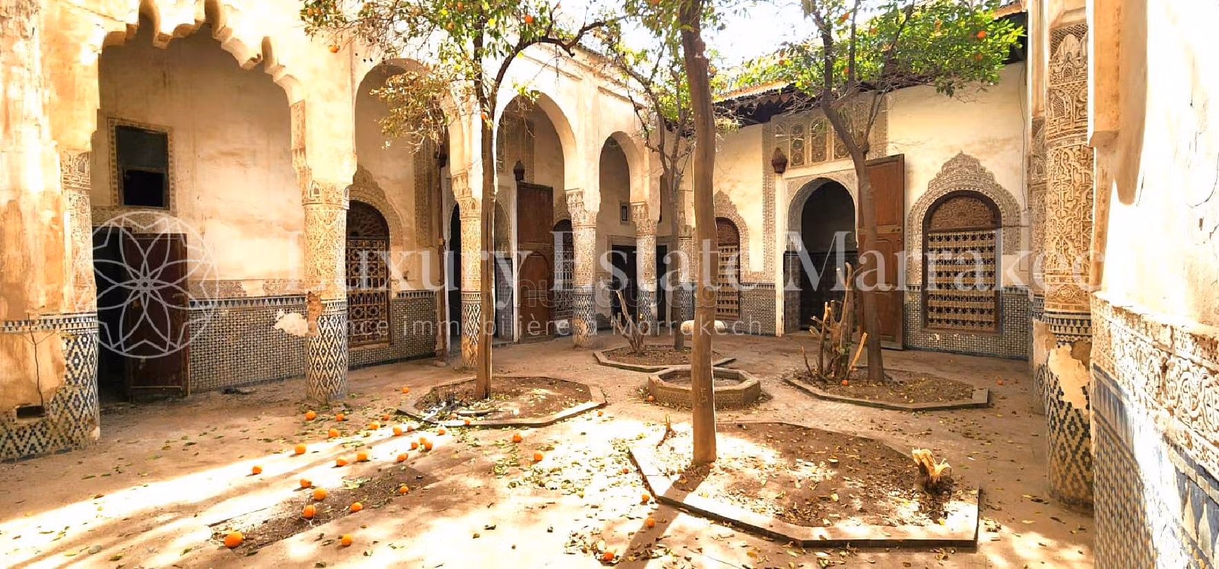 Encuentra el riad de tus sueños en Zaouiat Lahdar. 42 habitaciones. Terraza y ascensor