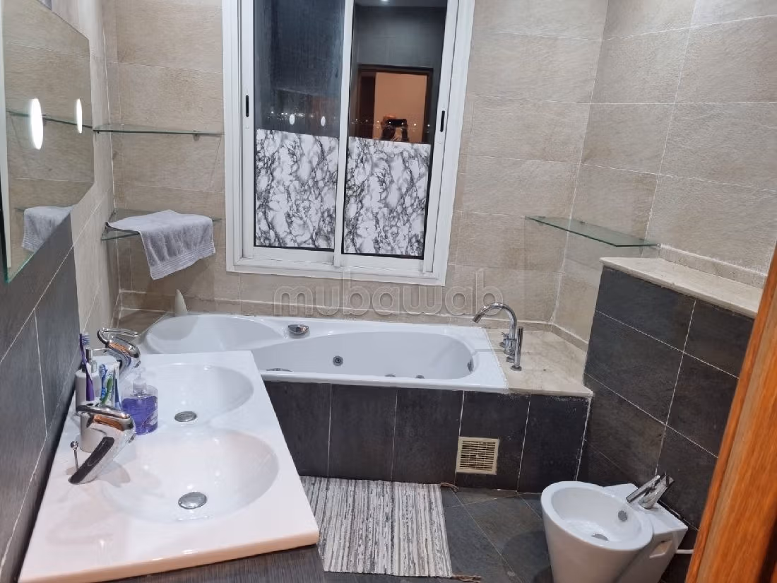 Sell apartment in Tanger City Center. 3 large rooms. Well decorated. 