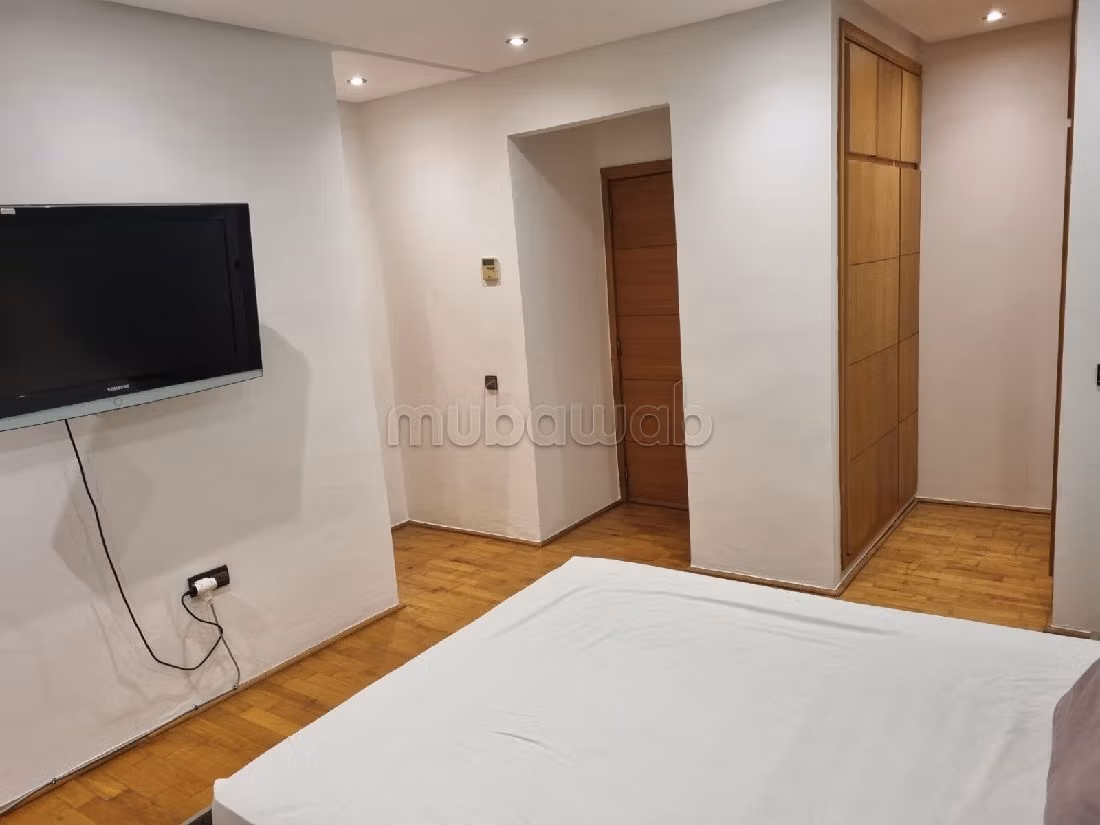 Sell apartment in Tanger City Center. 3 large rooms. Well decorated. 