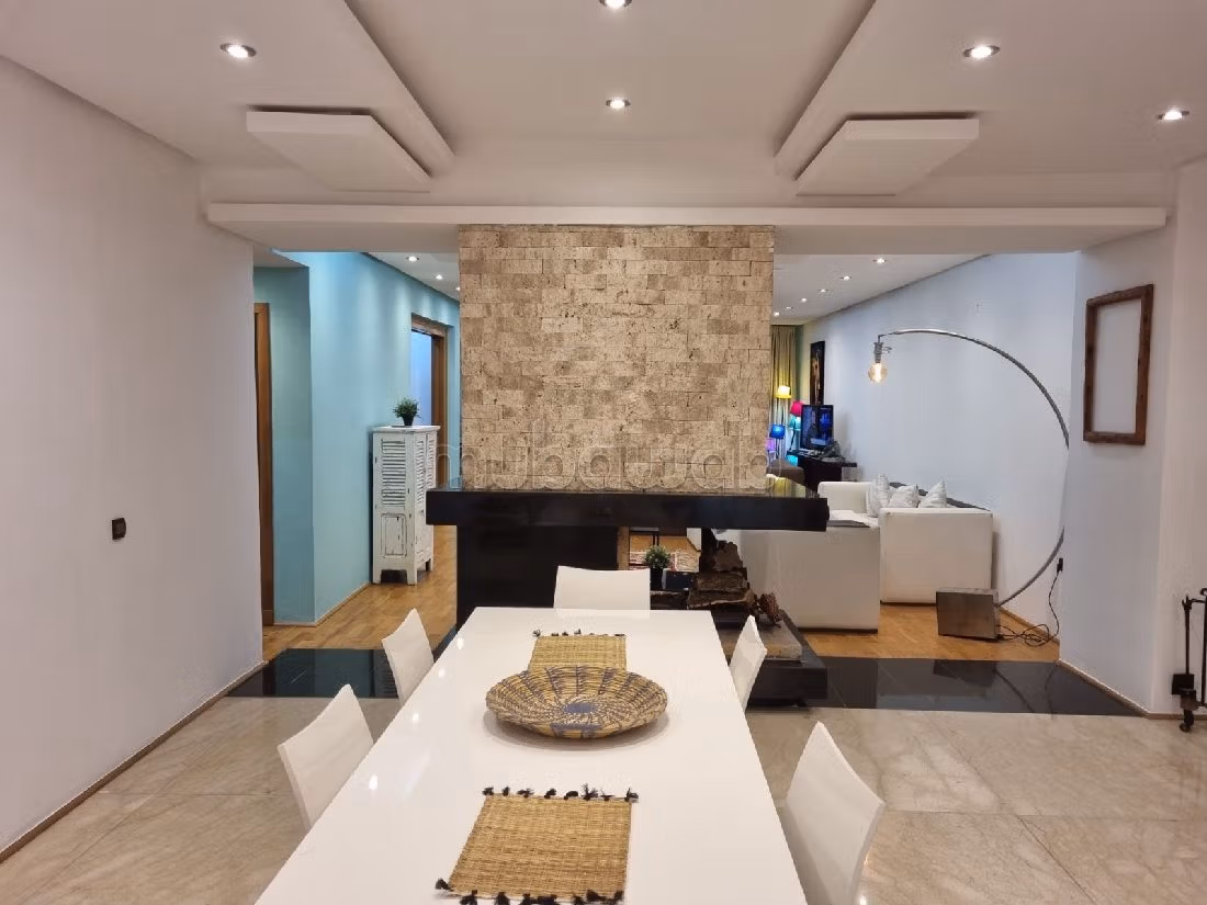 Sell apartment in Tanger City Center. 3 large rooms. Well decorated. 