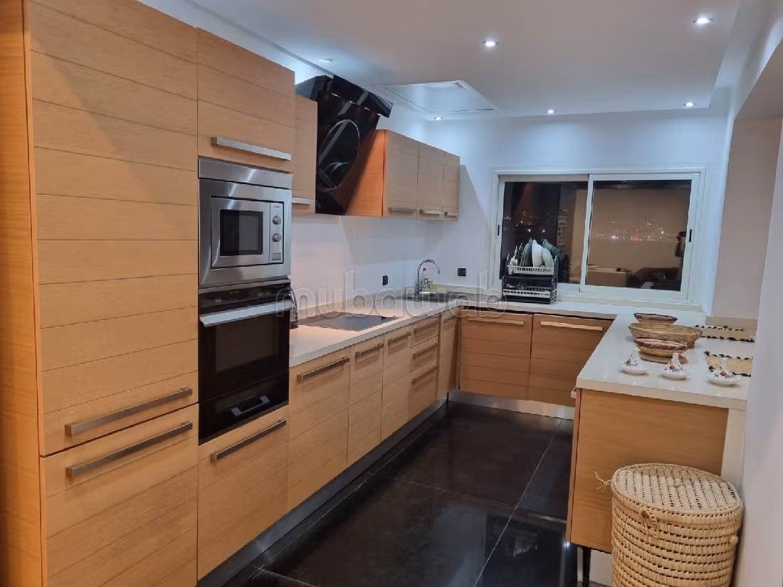 Sell apartment in Tanger City Center. 3 large rooms. Well decorated. 