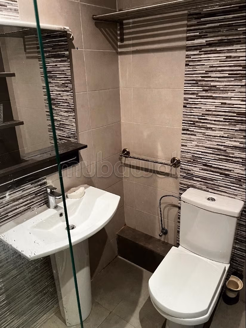 Apartment to purchase. 5 comfortable rooms. Caretaker service available, beautiful Swimming pool. 