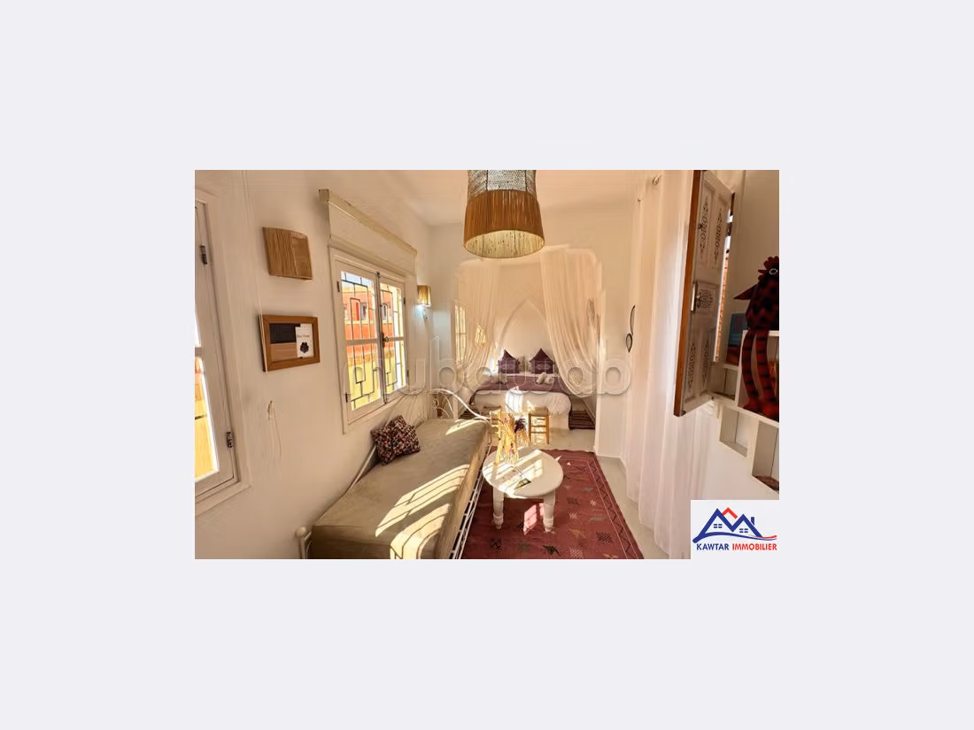 Villa's en luxe woningen kopen in Place Moulay Hassan. 5 Slaapkamers. Terras