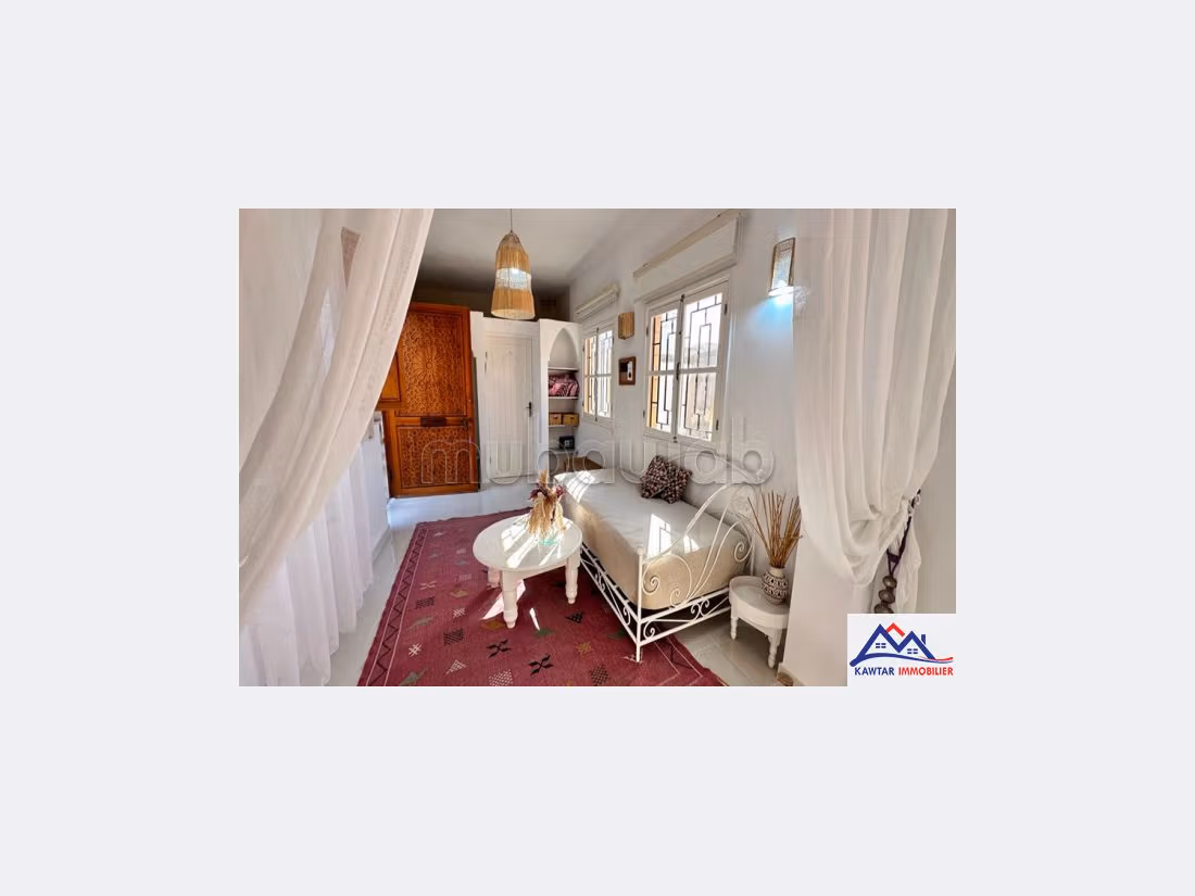 Villa's en luxe woningen kopen in Place Moulay Hassan. 5 Slaapkamers. Terras