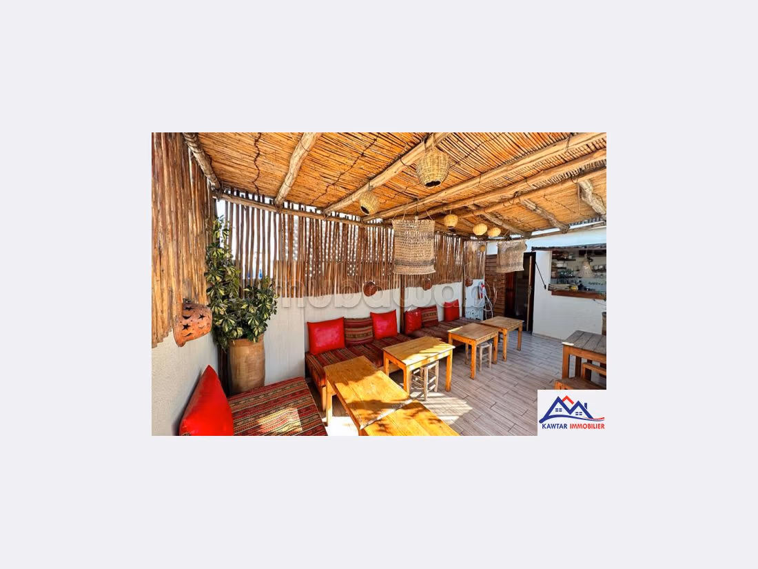 Villa's en luxe woningen kopen in Place Moulay Hassan. 5 Slaapkamers. Terras