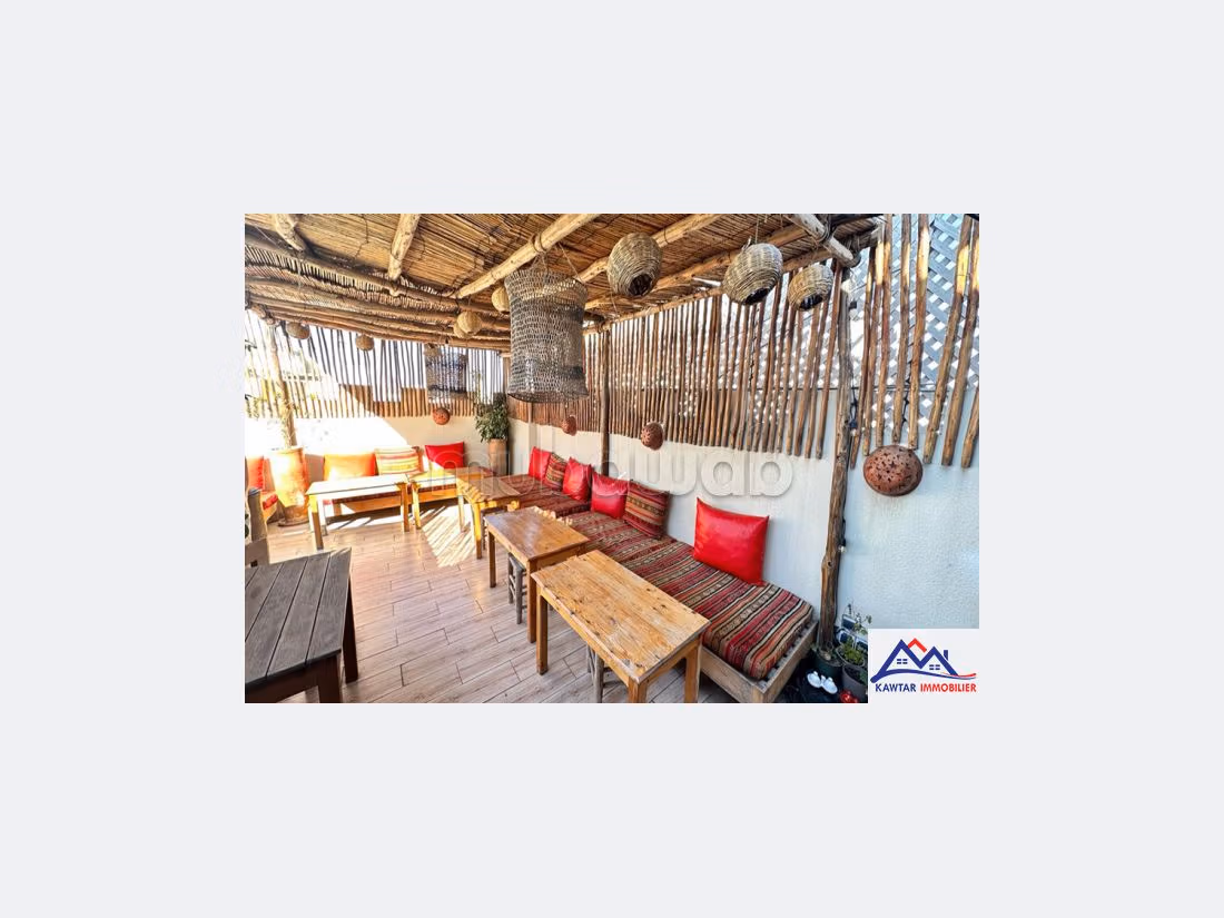 Villa's en luxe woningen kopen in Place Moulay Hassan. 5 Slaapkamers. Terras