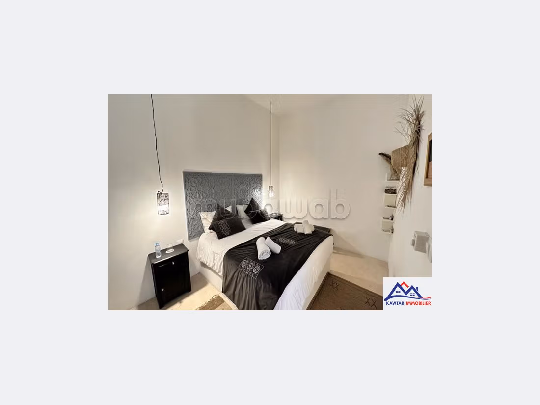 Villa's en luxe woningen kopen in Place Moulay Hassan. 5 Slaapkamers. Terras