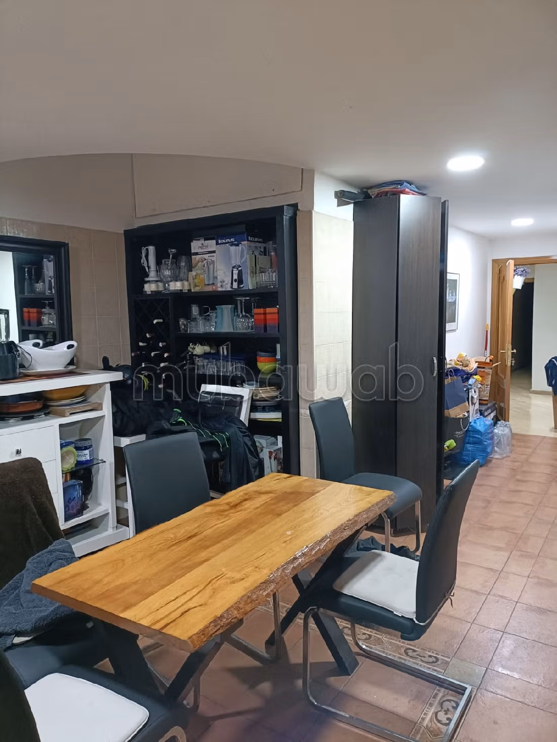 Apartment for sale in Racine. 4 comfortable rooms. Usable fireplace, caretaker service. 