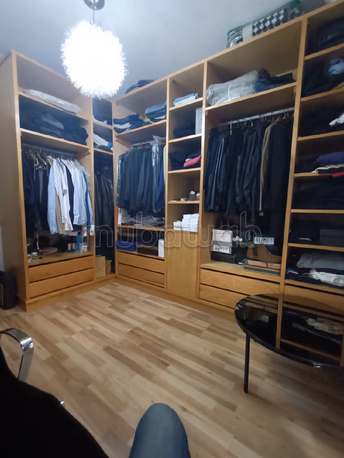 Apartment for sale in Racine. 4 comfortable rooms. Usable fireplace, caretaker service. 