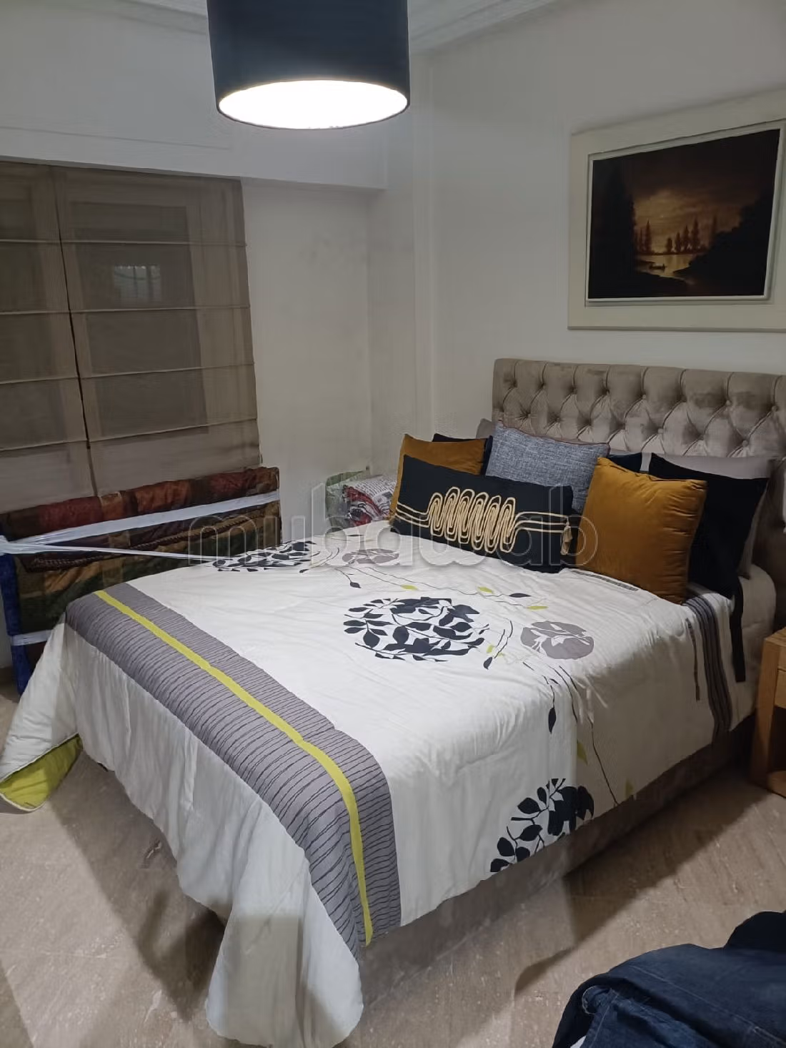 Apartment for sale in Racine. 4 comfortable rooms. Usable fireplace, caretaker service. 