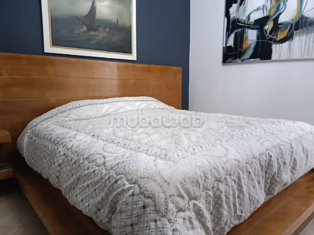 Apartment for sale in Racine. 4 comfortable rooms. Usable fireplace, caretaker service. 