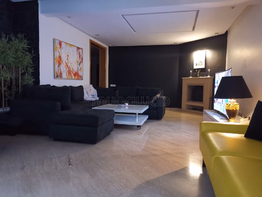 Apartment for sale in Racine. 4 comfortable rooms. Usable fireplace, caretaker service. 