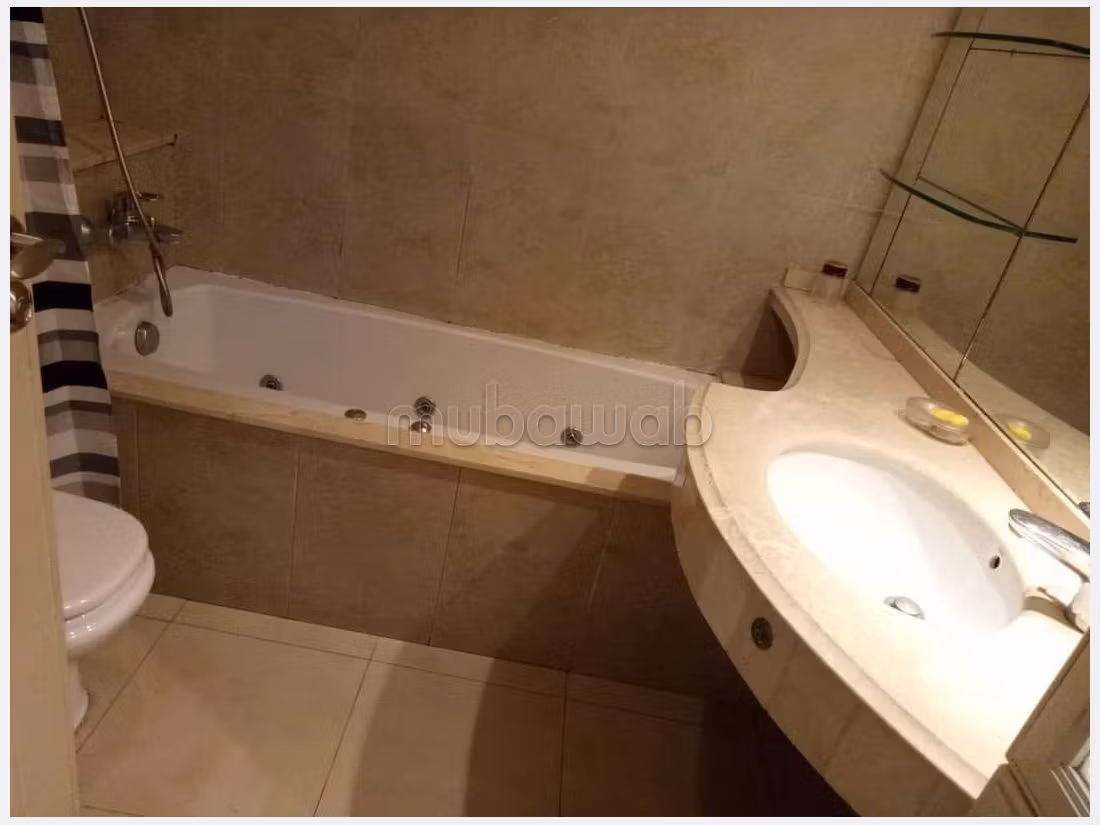 Great apartment for rent in Racine. Total area 80 m². Cellar