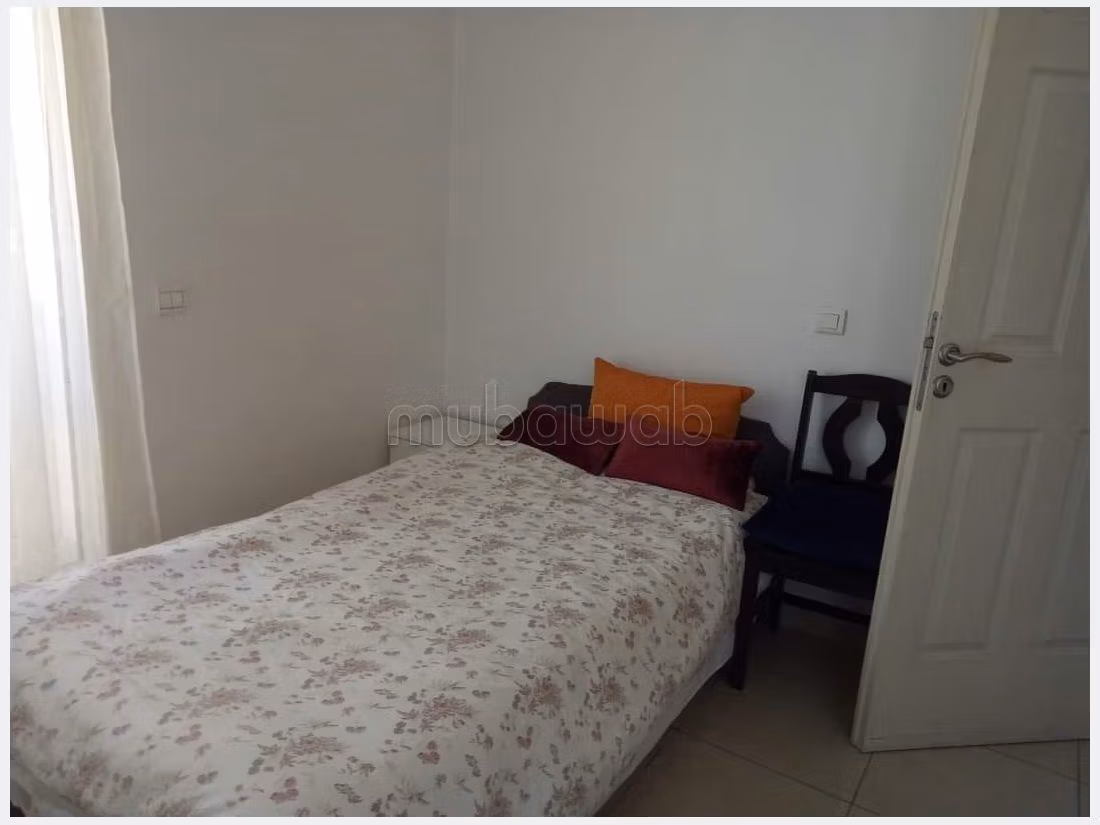 Great apartment for rent in Racine. Total area 80 m². Cellar