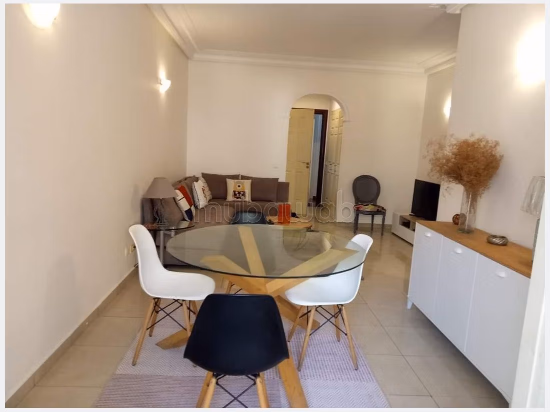 Great apartment for rent in Racine. Total area 80 m². Cellar