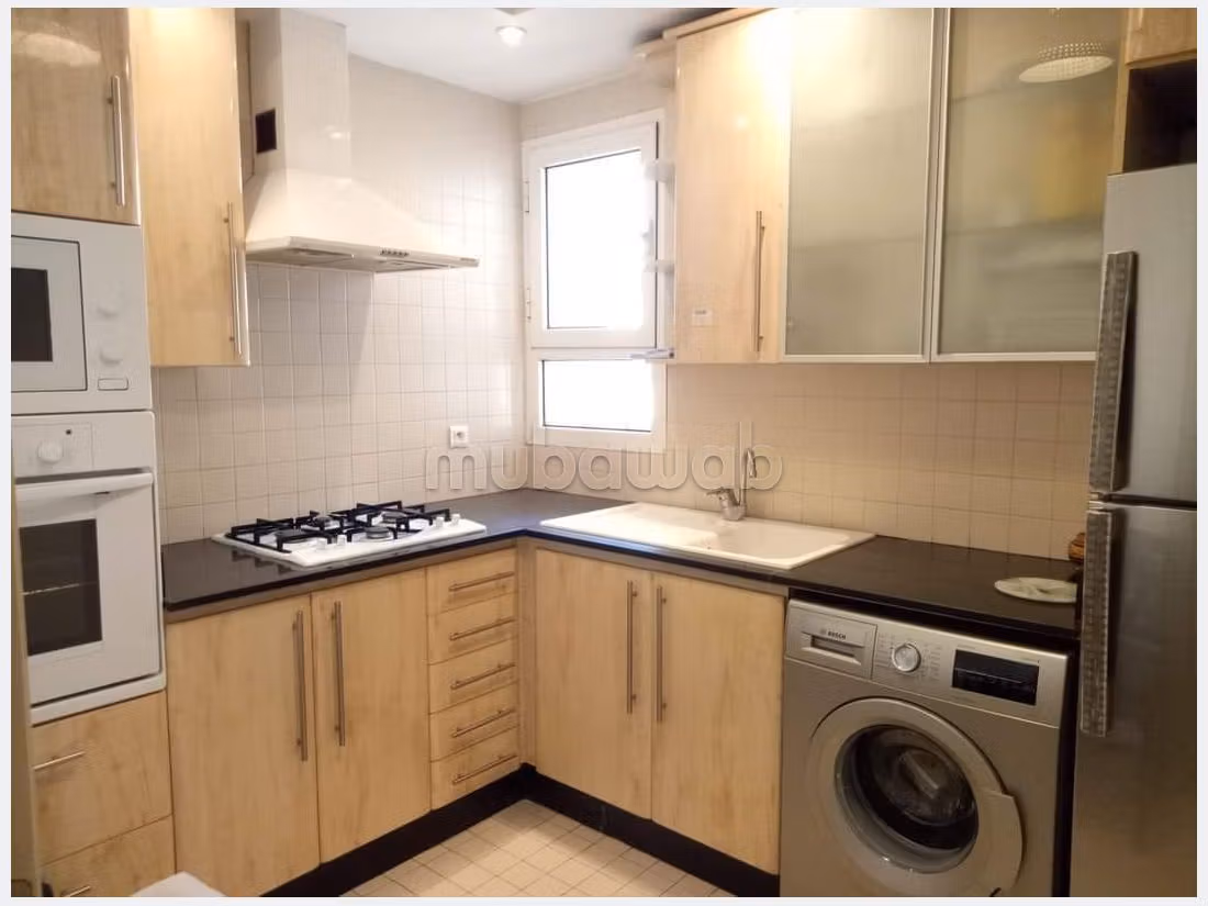 Great apartment for rent in Racine. Total area 80 m². Cellar