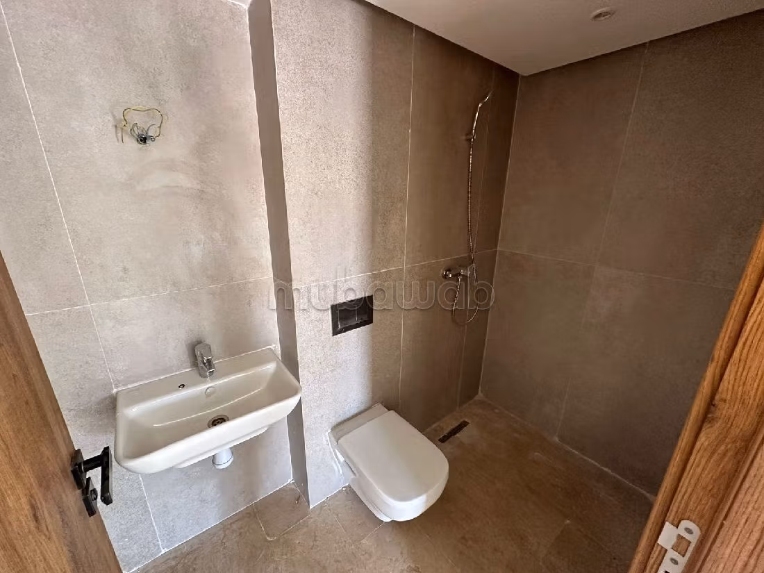 Piso en venta en Route Casablanca. Gran superficie 131 m². Puerta blindada, seguridad implementada